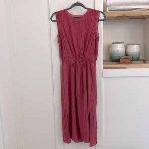 Theory Size Small, like new! Date night or work, pleated silk dress.